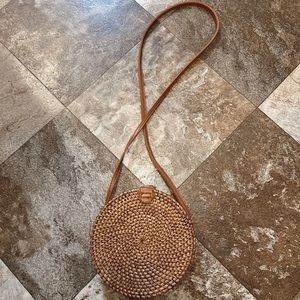 Crossbody wicker bag